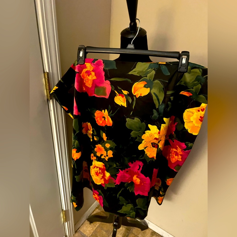 NY Collection floral pencil skirt, size 24 Midi length